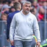Schalkes Trainer Thomas Reis während der 0:6-Niederlage bei Bayern München.