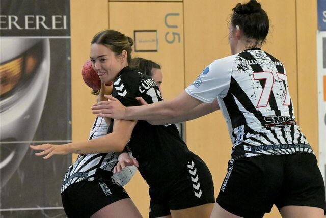 Celina-Marie Schmidt holt zum Wurf aus.
