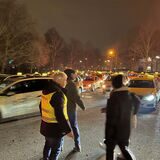 Nach Abpfif eines Spiels des Fußball-Bundesligisten Borussia Dortmund warten viele Taxifahrer unweit der Westfalenhalle auf Fahrgäste.