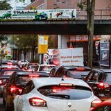 Autos fahren auf der Märkischen Straße Richtung Innenstadt. (Archivbild)