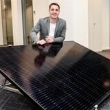 „Mit einer eigenen PV-Anlage am Balkon können Mieter Geld sparen“, sagt Marc Steinhofer von DEW21.