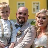Eileen und Sebastian Jordan (mit Sohn Ben) haben am Haus Vogelsang in Datteln geheiratet