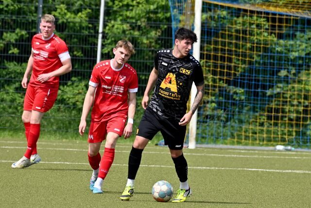 Jonas Thorsten Hahn ist am Ball.