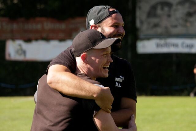 Dürfen sich auf den nächsten Hammer-Neuzugang freuen: Die Afferde-Trainer Lorenz Wagener (vorne) und Angelo Lo Giudice.