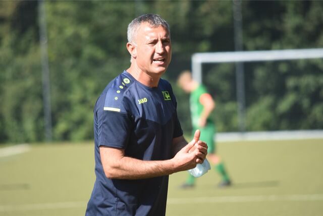 Ahmet Kahya (Kamener SC)  gibt Anweisungen