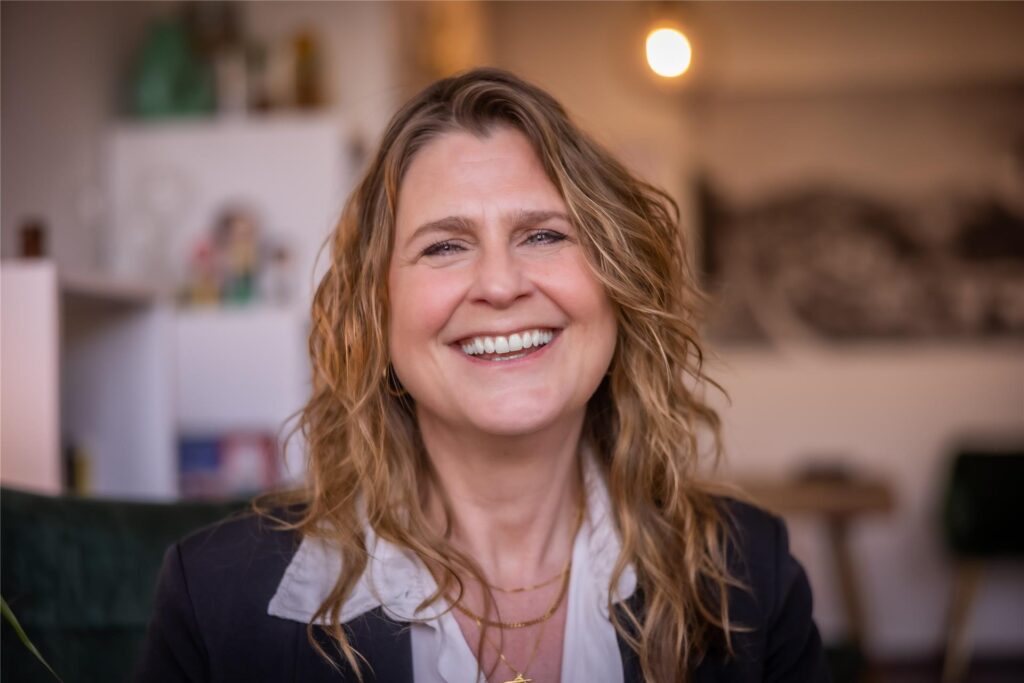 Birthe Kottmann aus Dortmund ist Therapeutin für Systemische Einzel-, Paar- und Familientherapie. In „Beziehungsweise“ beantwortet sie Fragen, die Singles und Alleinstehende beschäftigen. Birthe Kottmann aus Dortmund ist Therapeutin für Systemische Einzel-, Paar- und Familientherapie. In „Beziehungsweise“ beantwortet sie Fragen, die Singles und Alleinstehende beschäftigen.