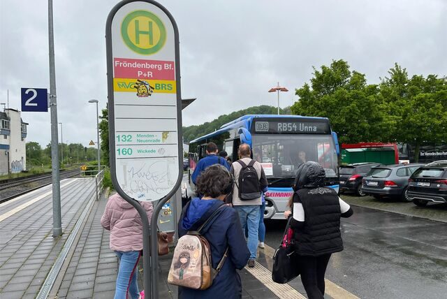 Schienenersatzverkehr der RB 54.