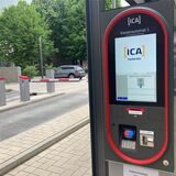 Mal kurz an der Sparkasse den Wagen für den Einkaufsbummel abstellen. Diese Zeiten sind vorbei. Eine neue Schranke ist im Betrieb, ab jetzt wird wieder bezahlt.