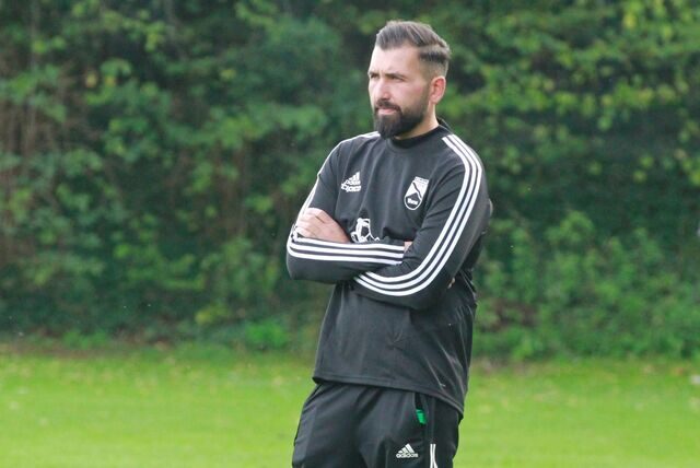 Aykut Kocabas, Trainer von Eintracht Werne, will sich nicht auf die Hilfe andere Vereine verlassen.
