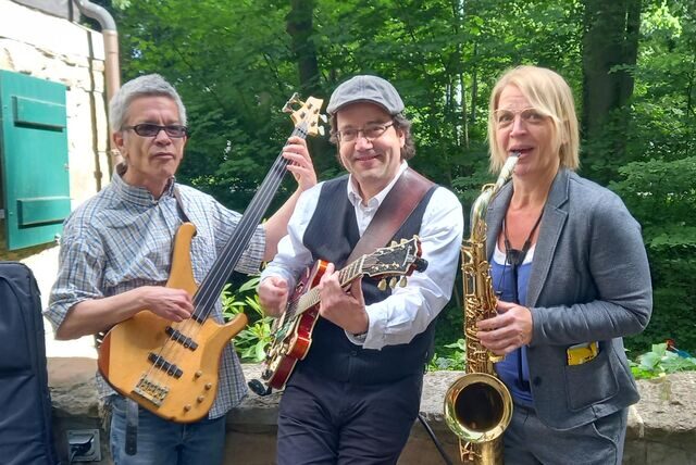 Jazz-Trio beim Mühlentag an der Schlossmühle Lippholthausen.