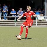HSC-Keeper Torben Simon spielt den Ball.