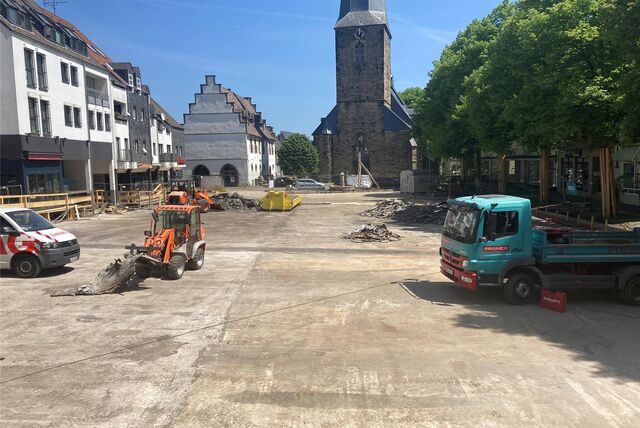 Die Decke der Tiefgarage des Parkhauses ist bereits zu sehen. Bevor der Markt saniert wird, muss sie abgedichtet werden.