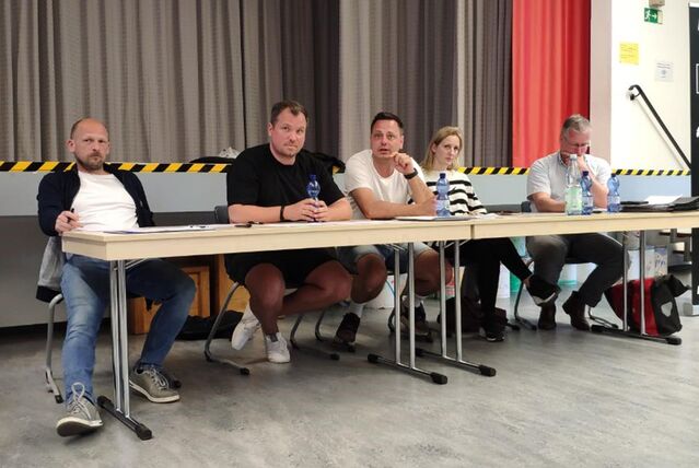 Die (teils ehemalige, teils neue) Vorstandsriege des Königsborner SV Fußball mit (v.l.) Tobias Retzlaff, Daniel Krahn, Lukas Bronner, Katharina Scheidt und Sven Albert.