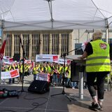 Streikende Kaufland-Beschäftigte aus ganz NRW demonstrierten auf dem Hansaplatz.