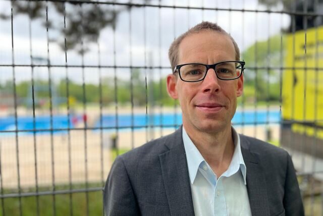 Tillmann Goltsch ärgert sich über die reduzierten Öffnungszeiten im Freibad Volkspark.