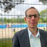 Tillmann Goltsch ärgert sich über die reduzierten Öffnungszeiten im Freibad Volkspark.
