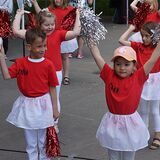 Stadtteilfest auf dem Mühlenberg: Die Cheerleader der AWO-Kita feuerten mächtig an.
