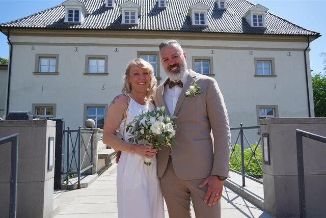 Janine und Patryk Schön-Kuttosch sind schon lange ein Paar. Nun ist es auch amtlich. Auf Haus Opherdicke in Holzwickede gaben sie sich das Jawort.