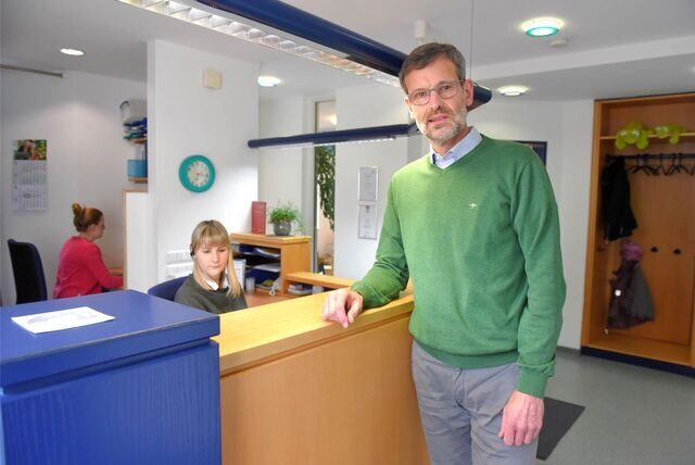 Dr. Jochen Wulff, Kinderarzt in Hennen, lehnt Attest-Pflicht an Schulen ab.