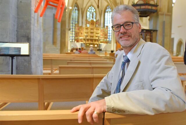 Stadtkirchenpfarrer Tom Damm hatte sich auf eine Stelle in Holzwickede beworben. Nun bleibt er doch in Schwerte, wie die Gemeinde mitteilt.