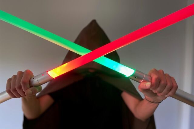 Die Batterie der Lichtschwerter hat zehn Jahre lang gehalten. Allein das ist eine heldenhafte Leistung.