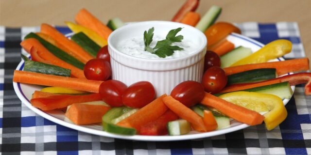 Gemüseteller mit Dip