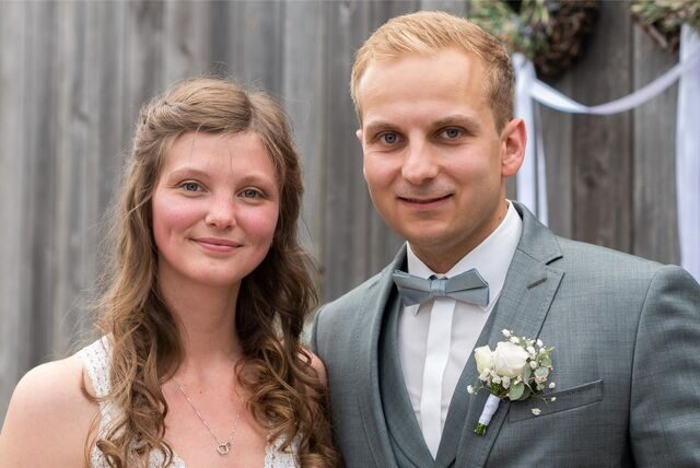 Lara und Maximilian Ramthan-Kallies haben in der Gärtnerei Fischer in Datteln geheiratet.