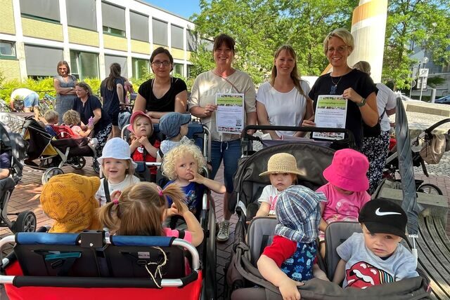 Jennifer Reinsch betreut die Kindertagespflege Pusteblume, Sylvia Radicke hilft dort aktuell aus. Saskia Rohland-Degenhardt betreut die Homepage der KTTP und Barbara Köhler hat eine Kindertagespflege in Lünen-Mitte (v.l.)