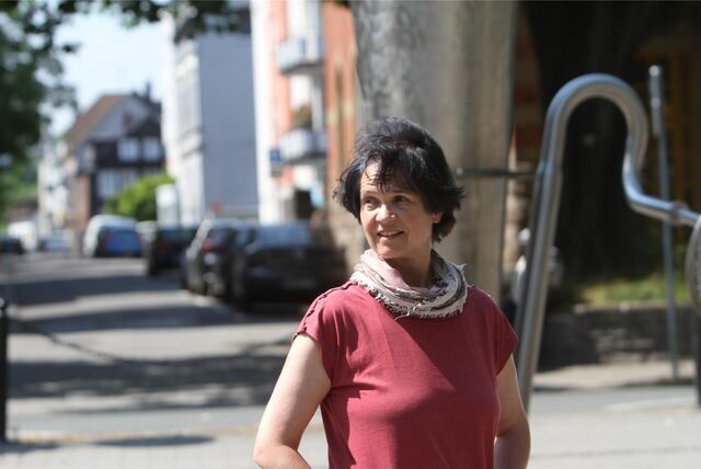 Die Schwerterin Sabine Thielmann ist die künstlerische Leiterin des Kunstfestivals Passagen in Menden.