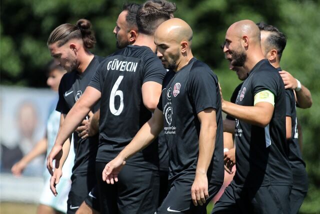 Nach dem Rückzug der IG Bönen – hier mit Adem Cabuk (vorne) – hat sich mittlerweile mit dem FC Bönen 2023 einen Nachfolgeverein gegründet.