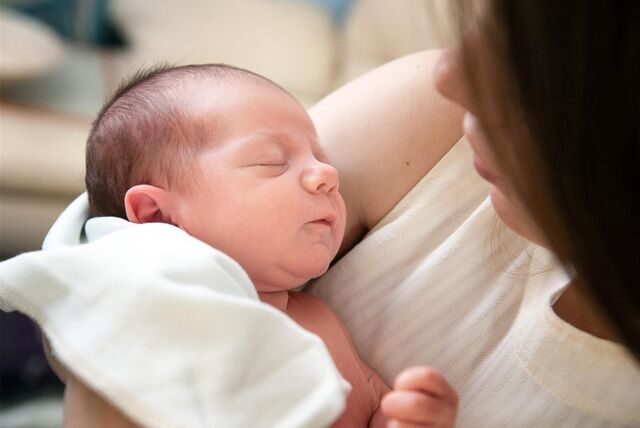 Sturzgeburt in Unna: Ein Baby ist am Mittwoch (2.05.) unerwartet schnell zur Welt gekommen – vor dem Krankenhaus (Symbolbild).