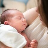 Sturzgeburt in Unna: Ein Baby ist am Mittwoch (2.05.) unerwartet schnell zur Welt gekommen – vor dem Krankenhaus (Symbolbild).