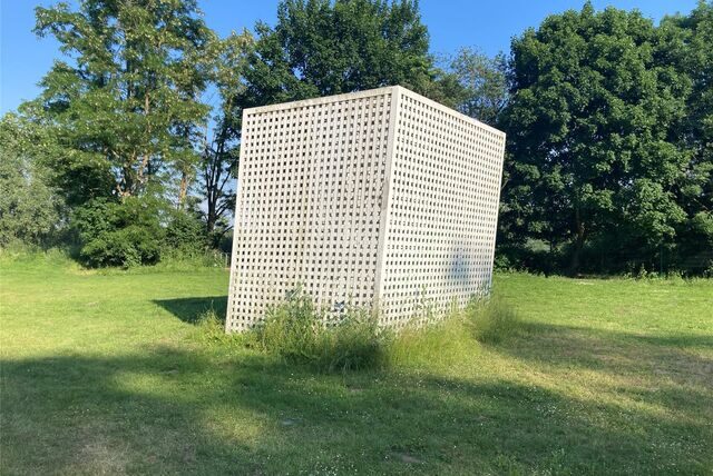 Helle Kammer heißt dieses Kunstwerk von Kazuo Katase, das auf dem Plateau hinter der Rohrmeisterei steht.