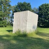Helle Kammer heißt dieses Kunstwerk von Kazuo Katase, das auf dem Plateau hinter der Rohrmeisterei steht.