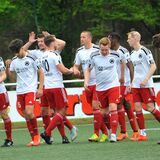 Fußballer des Geisecker SV beim Jubeln.