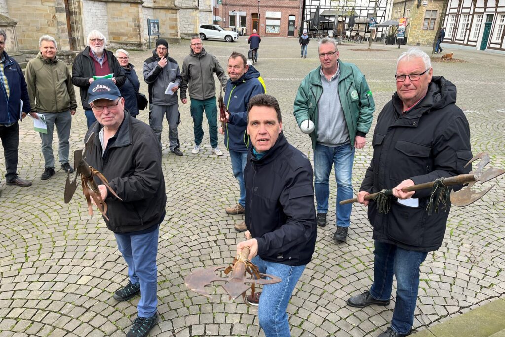 Eine der Proben für das große Stadtspiel Anfang Mai auf dem Kirchhof. Eine der Proben für das große Stadtspiel Anfang Mai auf dem Kirchhof.