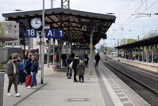 Die Bahnhöfe, wie hier in Unna, und weitere Standorte wie Pendlerparkplätze an den Autobahnanschlussstellen sollen zu komfortablen Mobilstationen umgebaut werden.