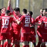 Türkspor Dortmunds Spieler jubeln.