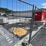 Direkt an der Hauptstraße in Fröndenberg-Langschede lag bis vor gut vier Wochen ein Rasengrundstück, das mittlerweile gepflastert ist.