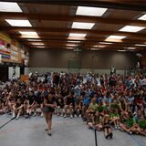 Große Zusammenkunft zur Siegerehrung in der Römerbergsporthalle.