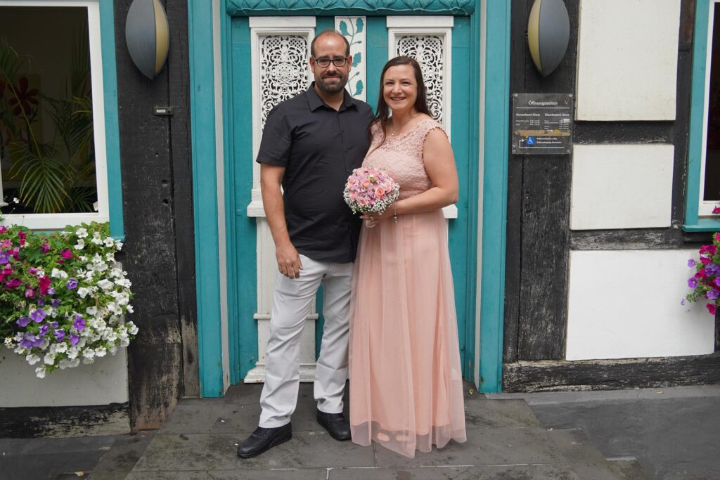 Nach langer glücklicher Beziehung gaben sich Nina und Stephan Stricker nun auch das Jawort. Nach langer glücklicher Beziehung gaben sich Nina und Stephan Stricker nun auch das Jawort.