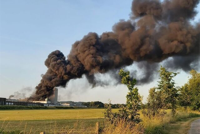 In Wickede (Ruhr) ist am Abend des 23. Juni 2023 ein Feuer bei der Firma C. D. Waelzholz an der Hauptstraße ausgebrochen.