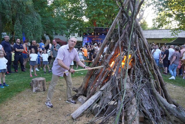 Ortsvorsteher Burkhard Böhnisch beim Mittsommernachtsfest in Königsborn