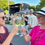 Ein erfrischendes Konzert in jeder Hinsicht: Birgit Hielscher (l.), besuchte die Kamen Klassik zum zweiten Mal – Martina Bolle aus Bergkamen war sogar bei jedem Konzert dabei.
