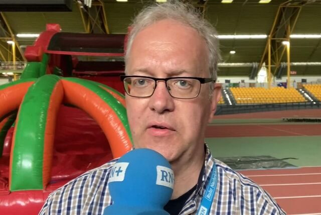 Oliver Volmerich berichtet live von der Eröffnung der Kinderferienparty in der Helmut-Körnig-Halle
