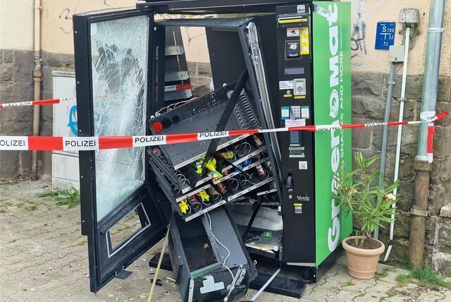 Der Automat an der Overbergstraße in Fröndenberg steht an der Kreuzung „Im Wiesengrund“. Dort gibt es in der Nähe eine Grundschule und eine Gesamtschule.
