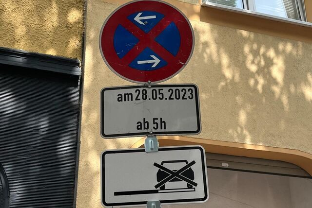 Absolutes Parkverbot in der Wambeler Straße: Diese Regelung sollte für den 28. Mai – dem Tage der geplanten BVB-Meisterfeier – gelten. Am 28. Juni wurde das Schild dann abgeräumt.