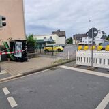 Unbekannte Täter sprengten in der Nacht auf Donnerstag (29. Juni) einen Automaten für Süßigkeiten, Getränke und E-Zigaretten an der Overbergstraße in Fröndenberg in die Luft.