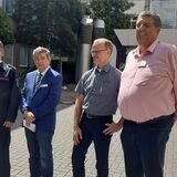 Die Pressekonferenz am Marien-Hospital hat begonnen. Mit dabei: Feuerwehrchef Rainald Pöter und Bürgermeister Werner Arndt.