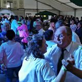 Echt Laune machte die Party im Festzelt am Abend bei den Holzwickeder Bürgerschützen.